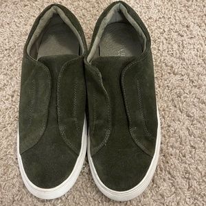 Womens non tie sneaker